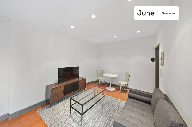 Photo - 23 E 109th St