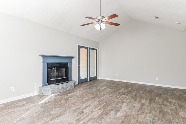 Photo - 154 Kingsbridge Dr