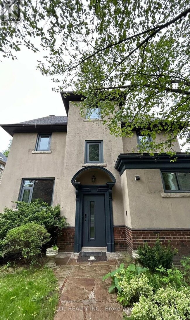 Photo - 19 Glengrove Ave E