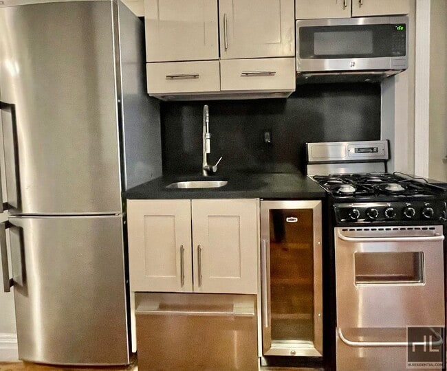 Building Photo - East 5th Street