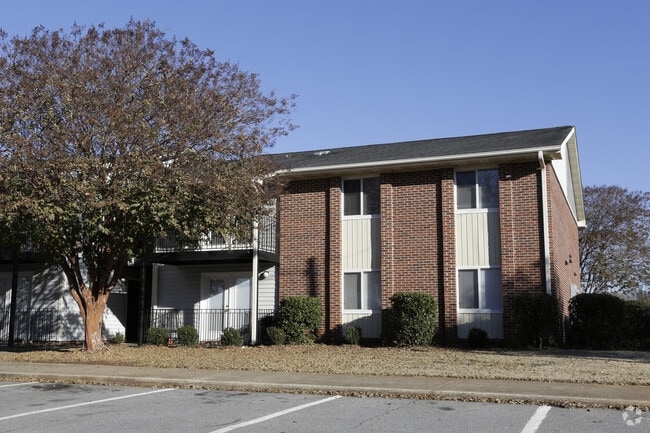Photo - Summercrest Apartments