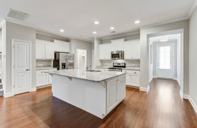 Photo - 2005 Kings Gate Ln