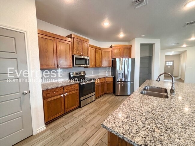 Photo - 2204 Hornbeam St