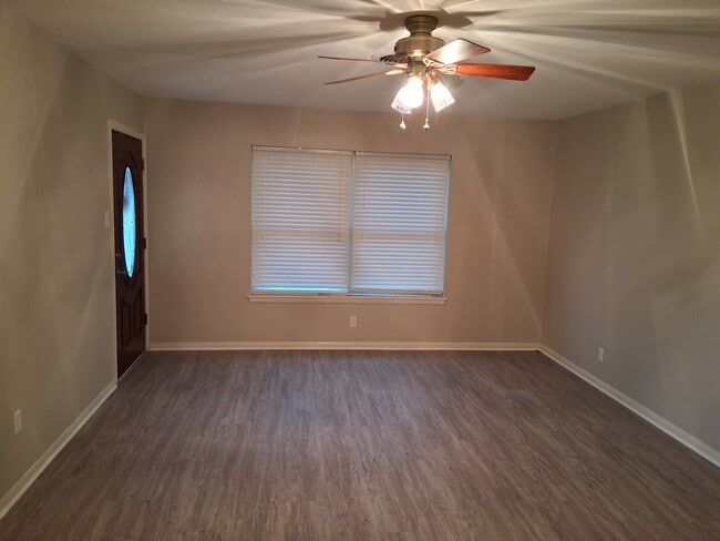 Photo - 4606 Begonia St