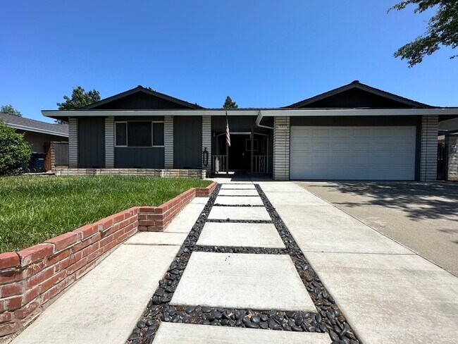 Photo - 5011 Jennings Way