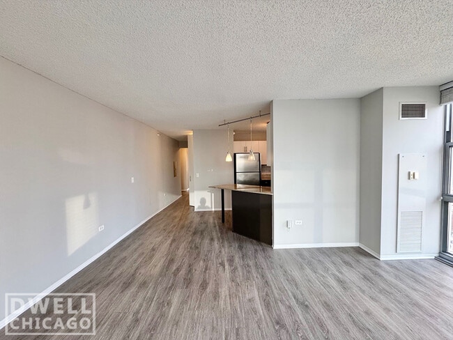 Photo - 608 W Lake St Unidad 2501