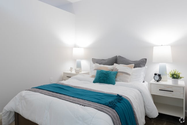 405 W Redwood Apartments