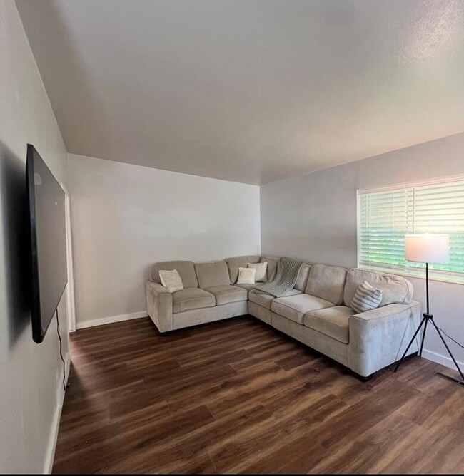 Building Photo - 346 S 600 E