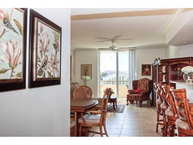 Photo - 800 N Tamiami Trail Unit 303