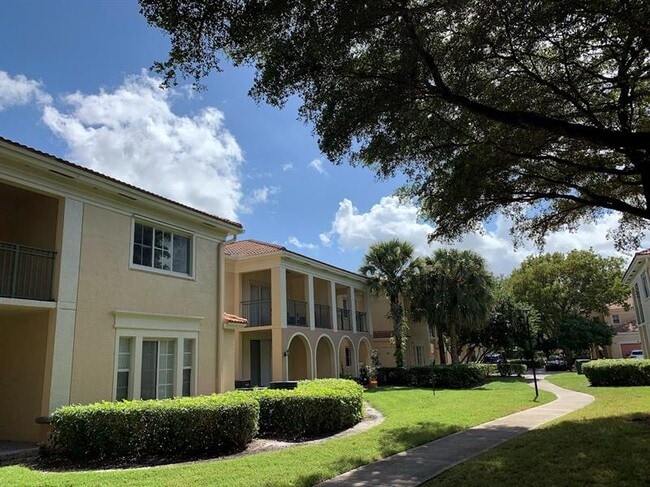 Photo - 2565 Centergate Dr