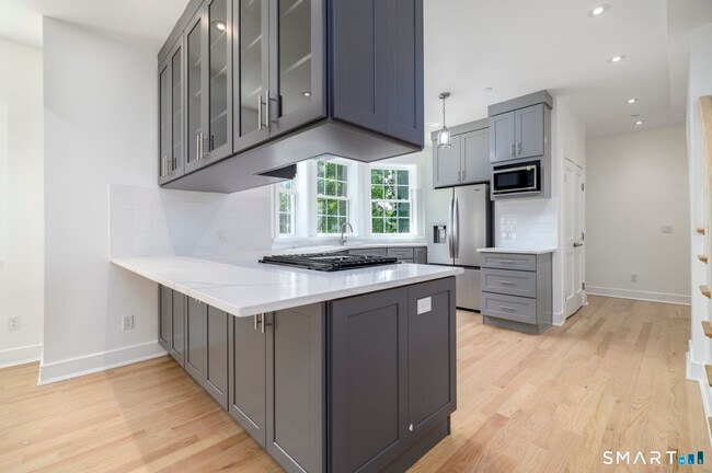 1911 Summer St Unit 2