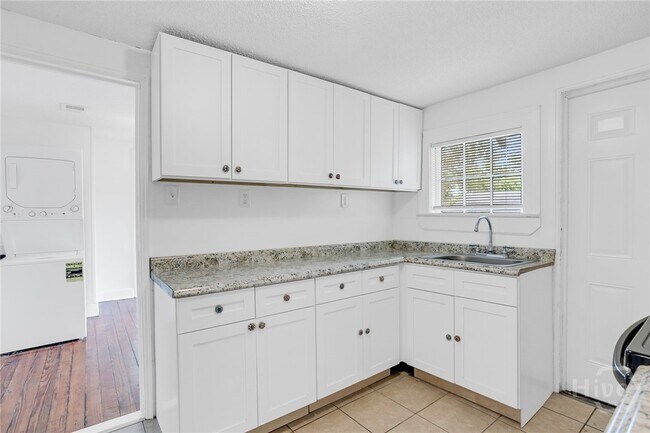 Photo - 906 E 39th St