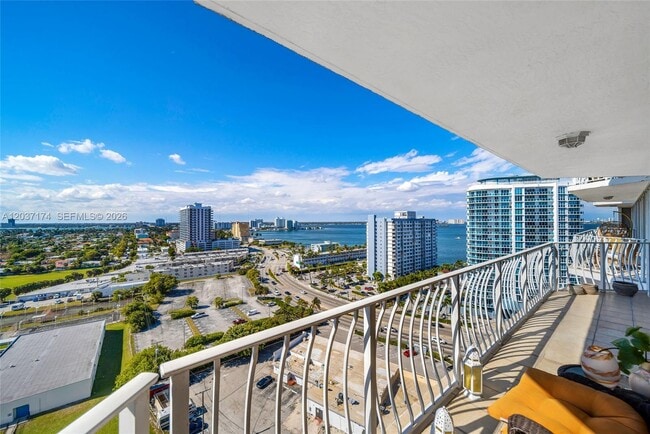 Photo - 7601 E Treasure Dr Unidad 1802