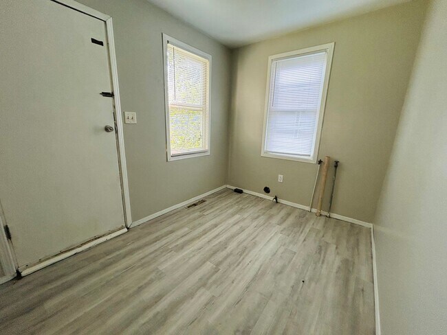 1213 W 17th St
