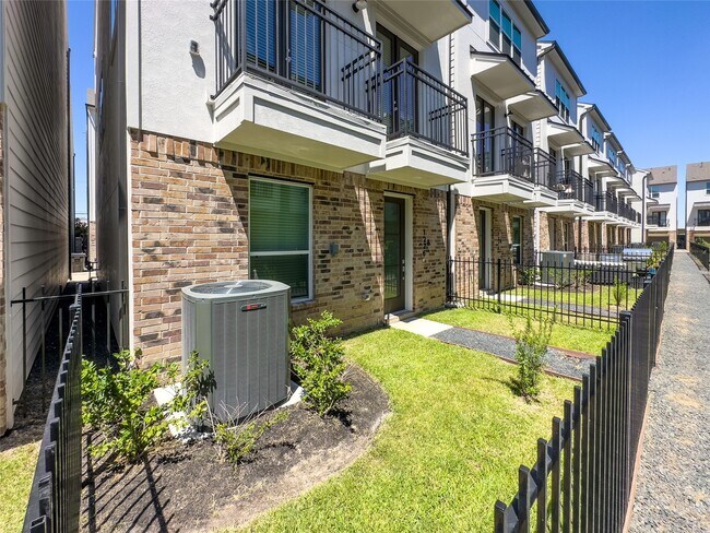 Photo - 1276 N Post Oak Rd