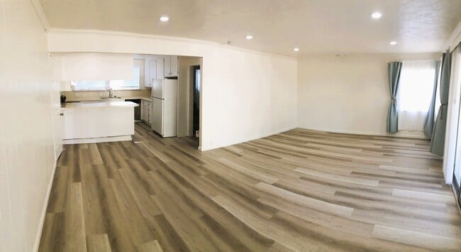 Photo - 4950 Beach Ave
