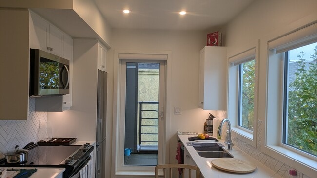 Building Photo - 9716 Third St Unit 301