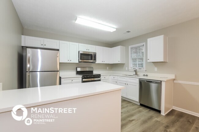 Photo - 2630 King George Ct NE