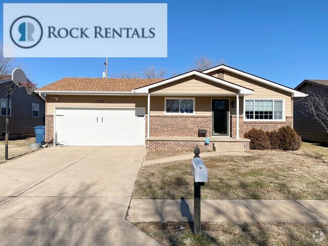 Building Photo - 3 Bed 1.5 Bath with Full Basement in a Con... Rental