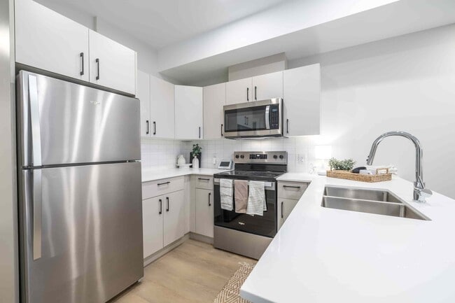 Photo - 333 Wardlaw Avenue