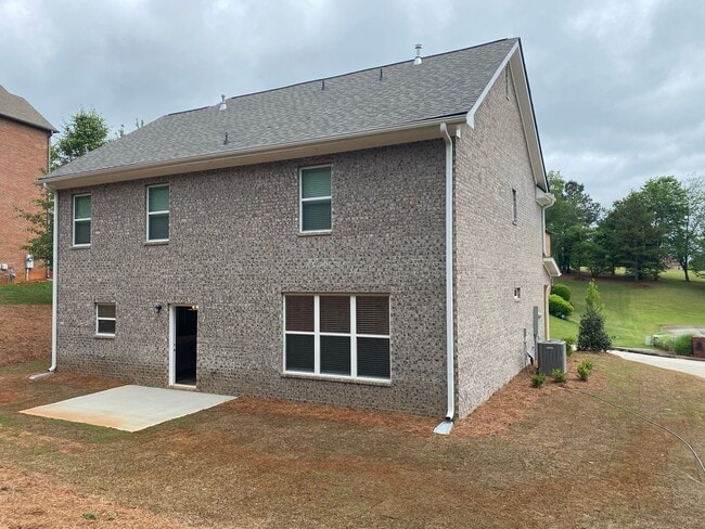 Photo - 5 Bed 3 Bath in Stone Mountain!