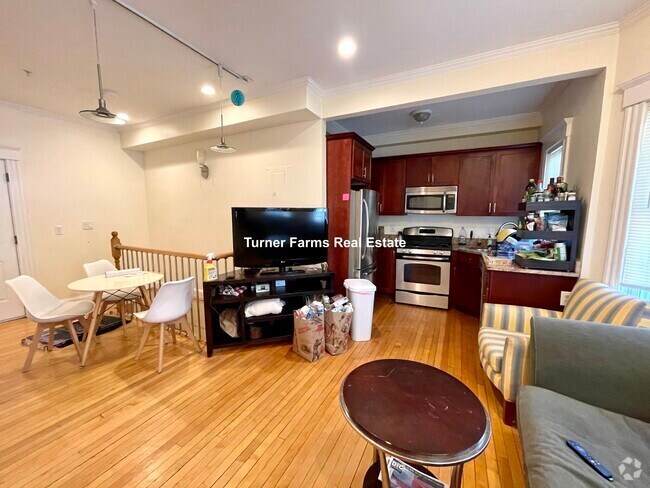 Building Photo - 154 Magazine St Rental