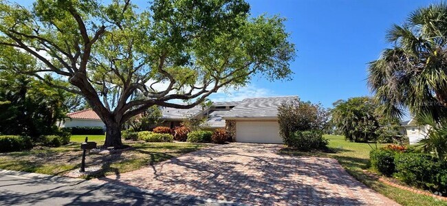 Building Photo - 3919 Torrey Pines Blvd Rental