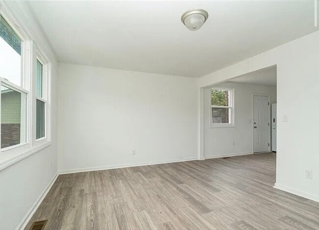 Photo - 421 Pineville Rd