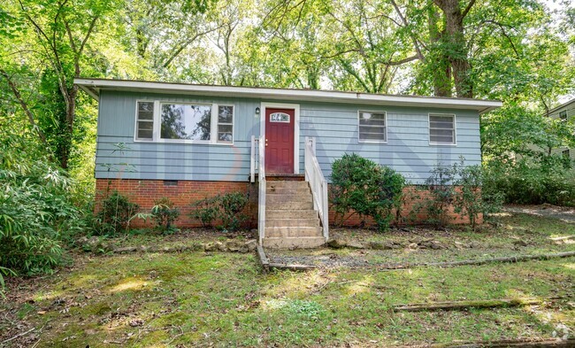 Building Photo - LOVELY HOME WITH HARDWOOD FLOORS!