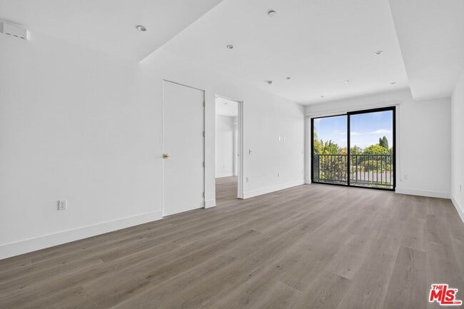 Building Photo - 1808 Lincoln Blvd Unit 305