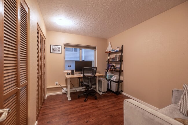 Building Photo - 2345 Boylston Ave E Unit 100