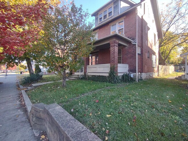 Building Photo - Incredible 6 Bedroom Home OSU Campus – Ren...