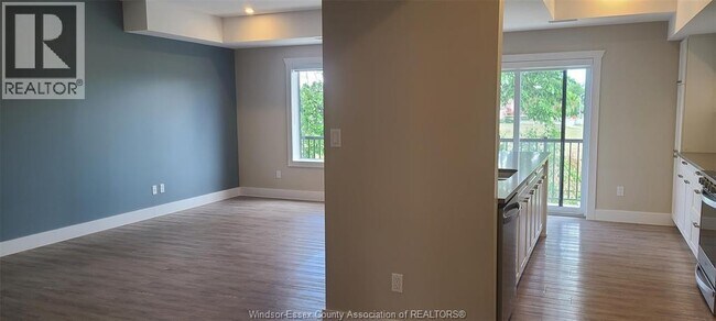 Photo - 550 Sandison St