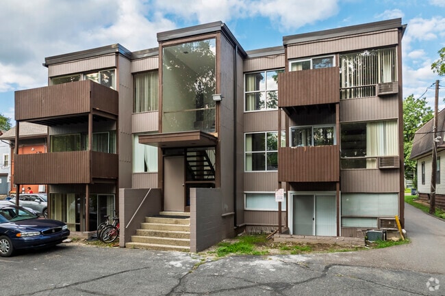 Photo - 832 Packard St