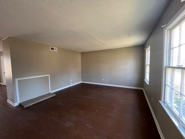 Photo - Renovated 3 Bedroom 2.5 Home for Rent!