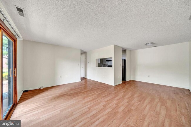 Building Photo - 601 Ravens Crest Dr
