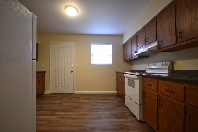 Building Photo - Pike Apartments Unit E