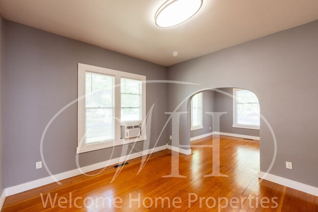 Photo - Great 2 Bedroom with Classic Finishes