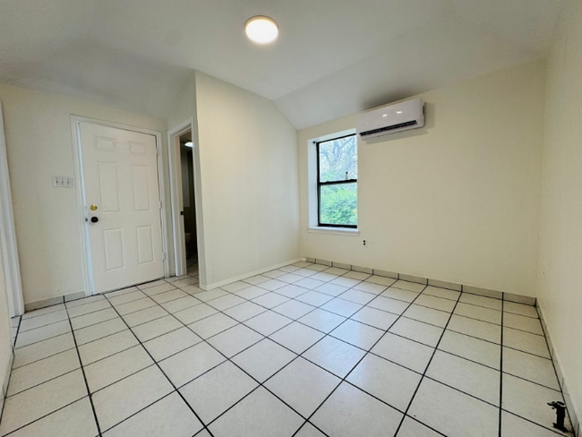 Photo - 1703 N Magdalen St