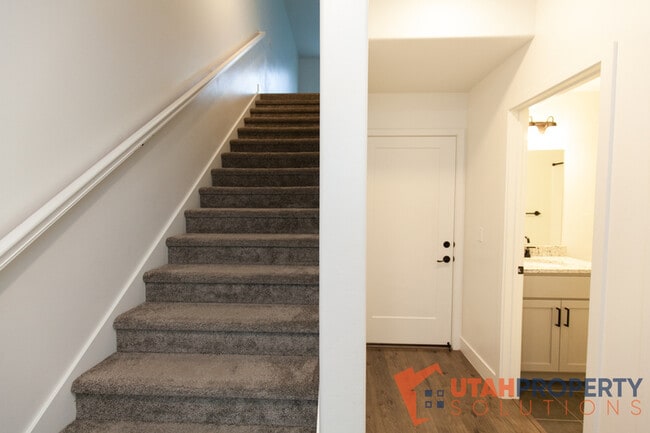 Building Photo - 468 S 700 W Rental