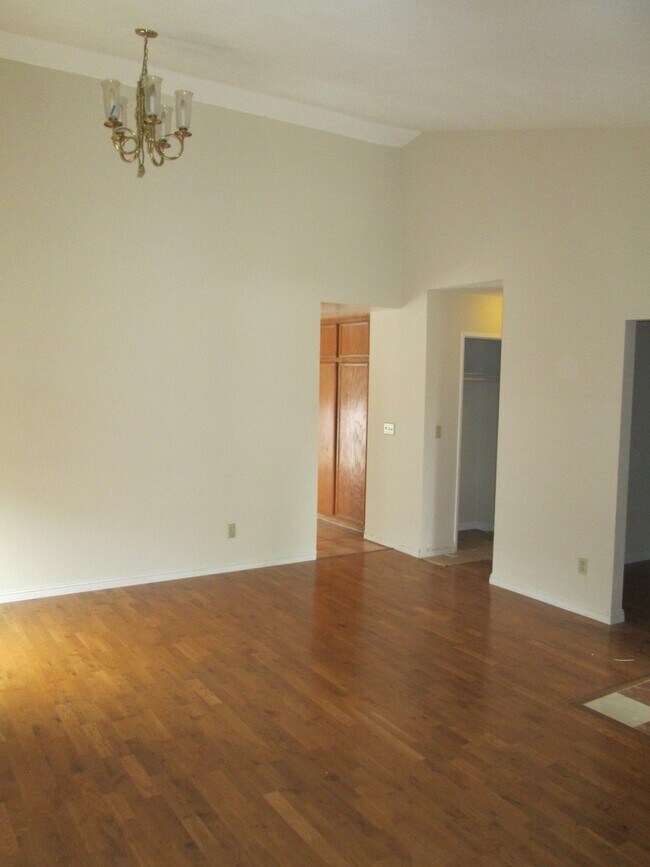 3 Bedroom Plus Office Single Story Ho... House House Rental in