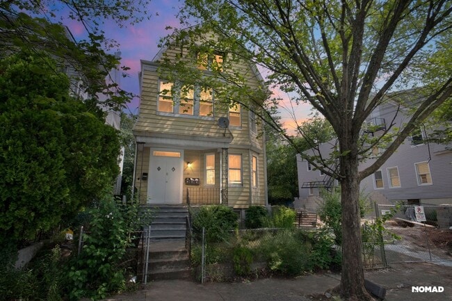 Building Photo - Charming 2BR Apartment in Newark