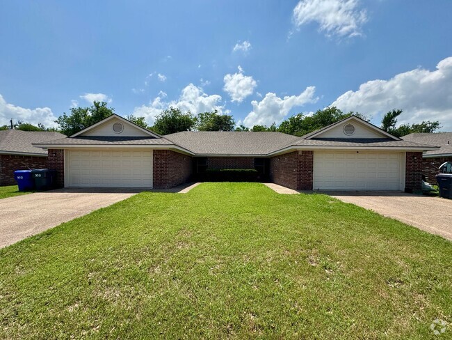 Building Photo - Duplex *LEASING SPECIAL AVAILABLE* Rental