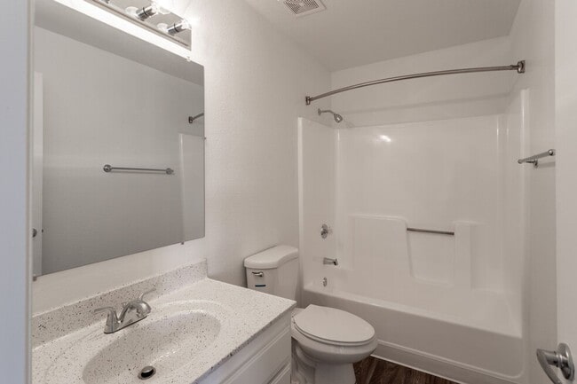 Photo - Golden Sands Apartments