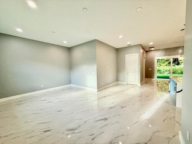 Photo - 660 NE Moss Rose Pl