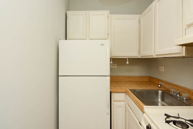 Photo - 843 W Wolfram St Unit A02W