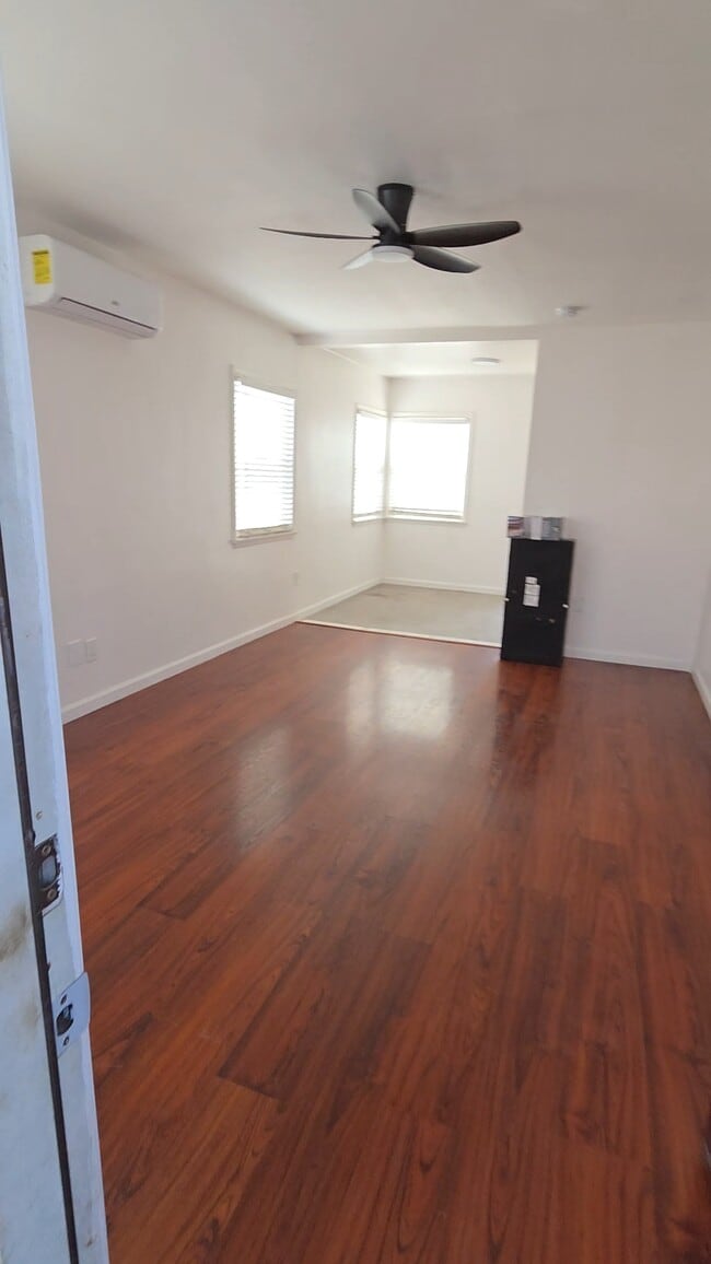 Building Photo - 4008 Rockwood St Unit Rockwood