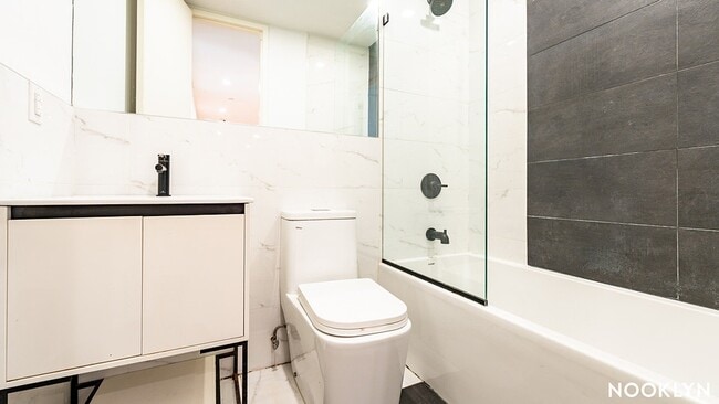 Photo - 19 E 31st St Unit 4b