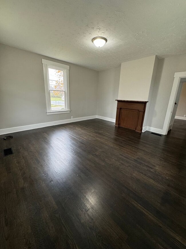 Photo - 2180 University Blvd