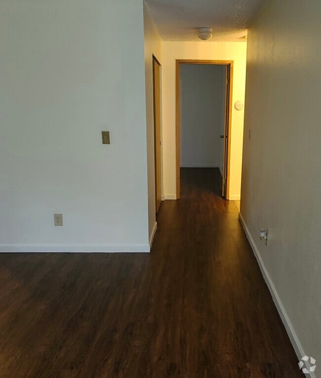 Building Photo - 903 31st St NE Unit B Rental